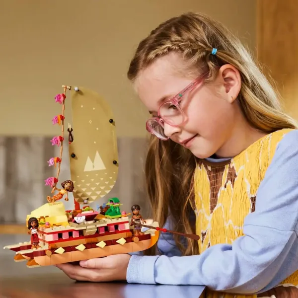 LEGO® Disney: Canoe-ul lui Vaiana plin de aventuri (43270) imaginea 4