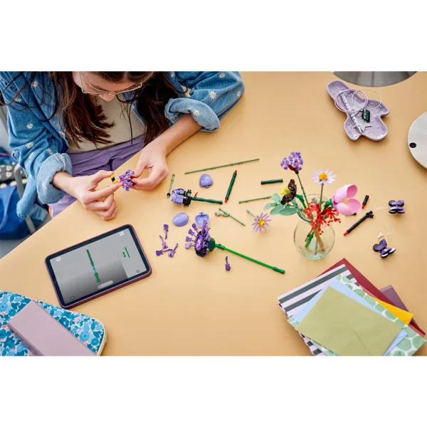 LEGO® Editions: Buchet de flori Olivia Rodrigo (11507) imaginea 7