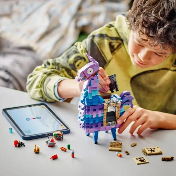 LEGO® Fortnite: Llama de aprovizionare (77071) imaginea 4