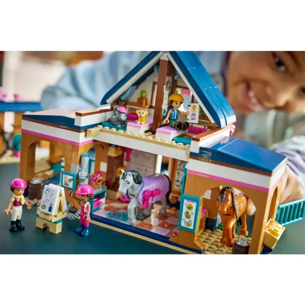 LEGO® Friends: Ferma de cai și școală de echitație (42688) imaginea 9