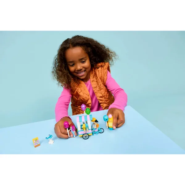 LEGO® Friends: Vânzător de înghețată și baloane (42692) imaginea 6