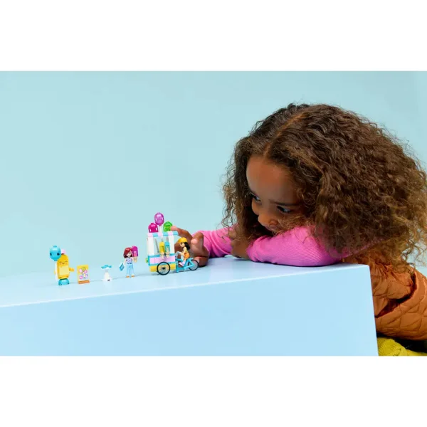 LEGO® Friends: Vânzător de înghețată și baloane (42692) imaginea 7