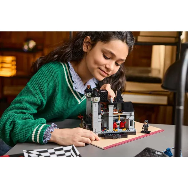 LEGO® Miercuri: Academia Nevermore (76788) imaginea 6