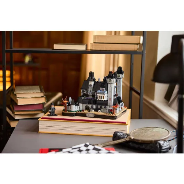 LEGO® Miercuri: Academia Nevermore (76788) imaginea 7