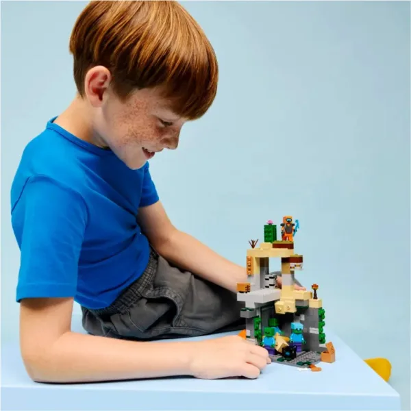 LEGO® Minecraft: Zombicazmă (21587) imaginea 4