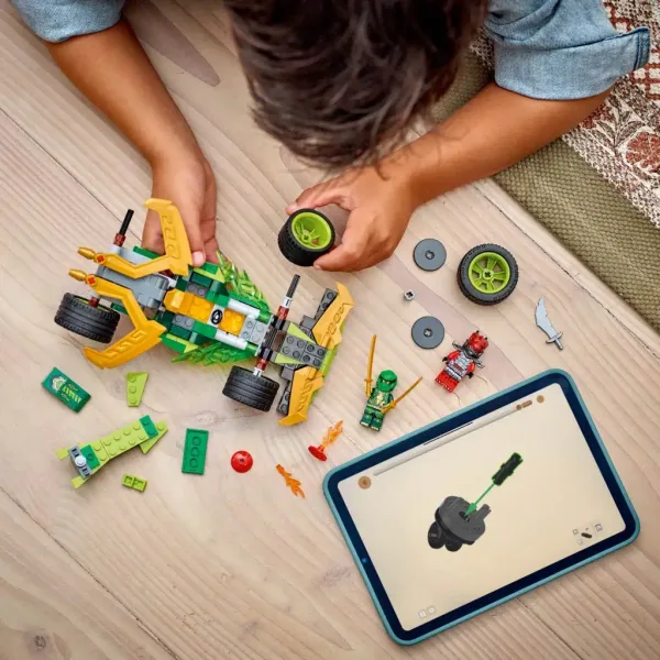 LEGO® Ninjago: Mașina de curse cu retragere a lui Lloyd (71828) imaginea 3