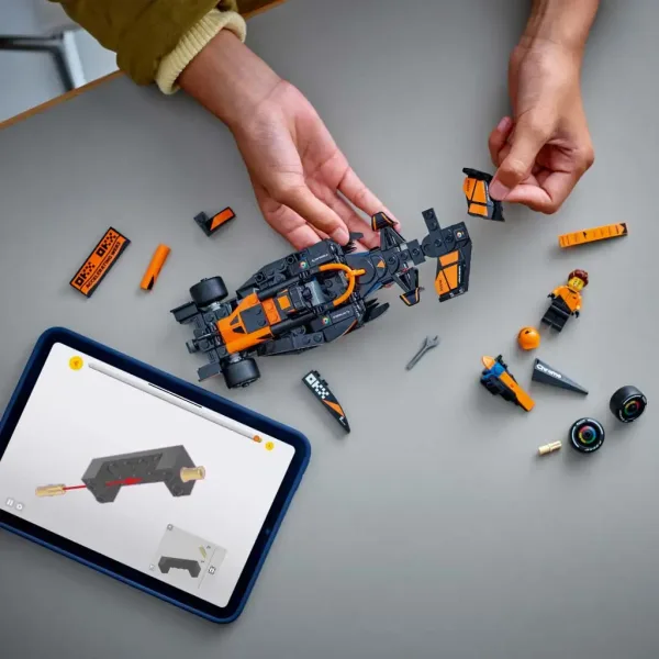 LEGO® Speed Champions: McLaren F1® Team MCL38 mașină de curse (77251) imaginea 3