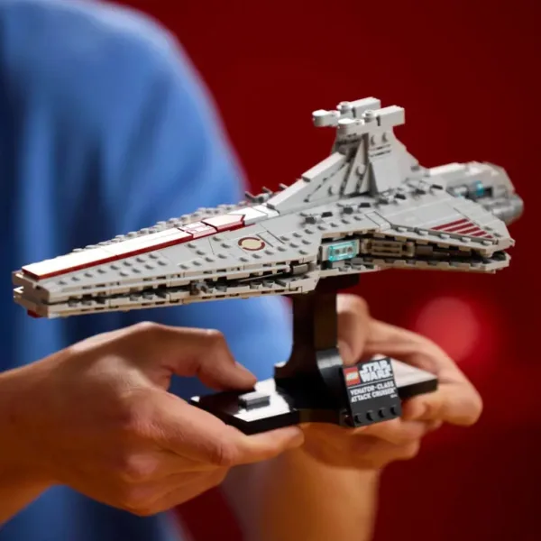 LEGO® Star Wars™: Crucişător de atac clasa Venator (75441) imaginea 2