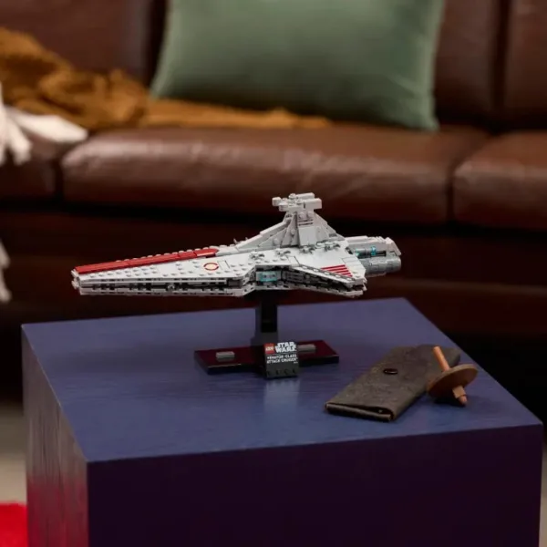 LEGO® Star Wars™: Crucişător de atac clasa Venator (75441) imaginea 3