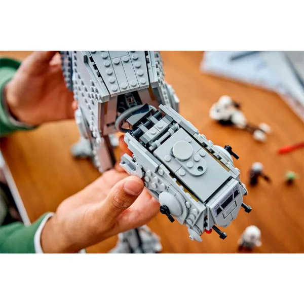 LEGO® Star Wars™: AT-AT™ al Imperiului Renăscut cu INT-4 imaginea 13