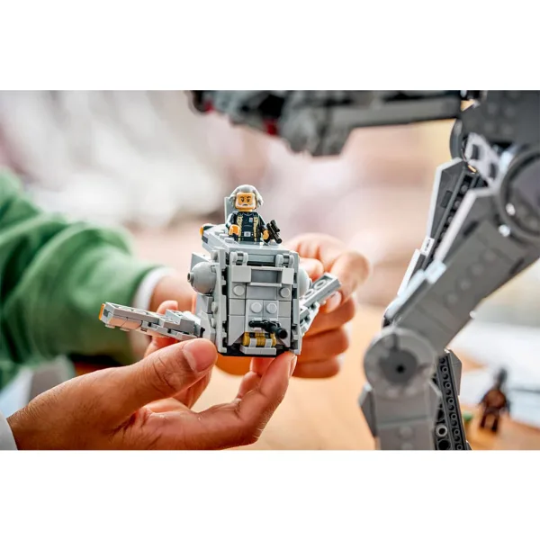 LEGO® Star Wars™: AT-AT™ al Imperiului Renăscut cu INT-4 imaginea 14