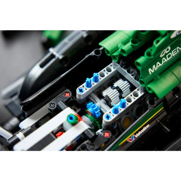 LEGO® Technic: Aston Martin Aramco AMR25 F1® mașină (42240) imaginea 10
