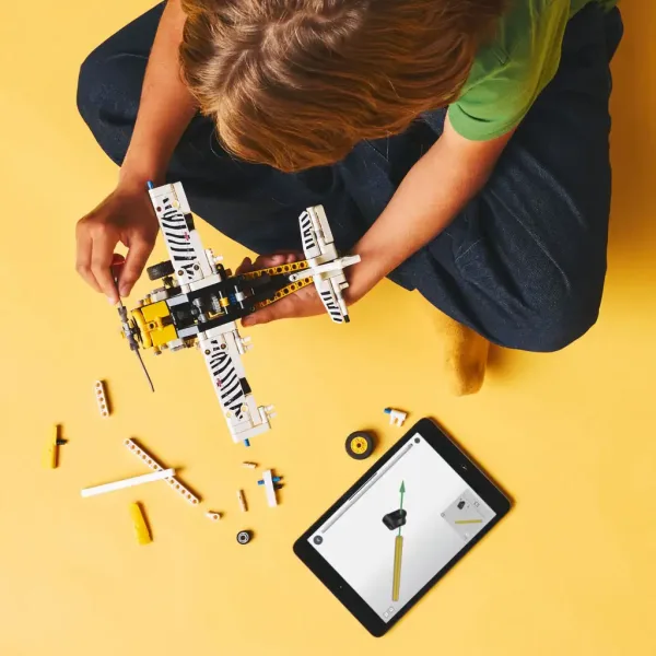 LEGO® Technic: Avion mic (42198) imaginea 4