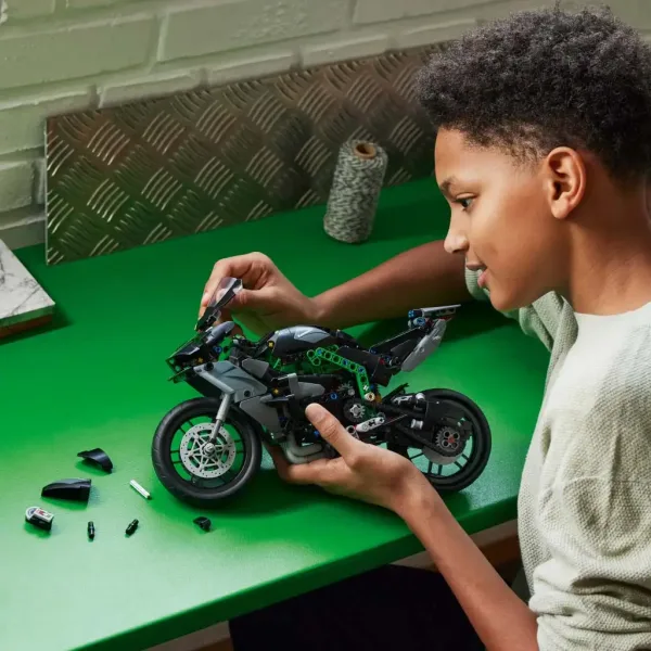 LEGO® Technic: motocicletă Kawasaki Ninja H2R (42170) imaginea 5