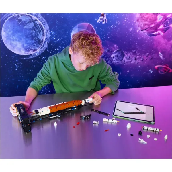 LEGO® Technic: Sistem de lansare a rachetei NASA Artemis (42221) imaginea 5