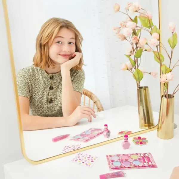 Make it Real: Blooming Beauty set de machiaj floral imaginea 4