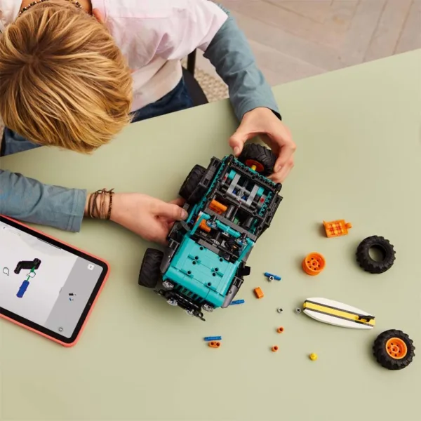 LEGO® Technic: Jeep® Wrangler Rubicon SUV (42227) imaginea 5