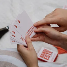 Contur: Seară de întâlnire — Joc de cărți de conversație pentru primele întâlniri imaginea 2