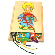 Jucarie din lemn - sa imbracam baiatul 