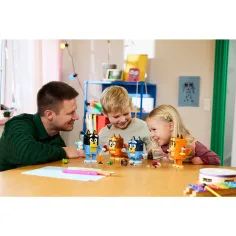 LEGO® Bluey™: Familia lui Bluey din cărămizi (11217) imaginea 10