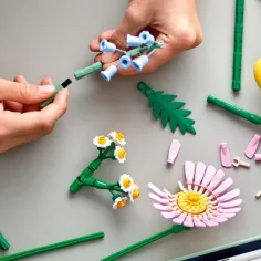 LEGO® Botanicals: Buchet de flori galben-soare (10347) imaginea 3