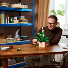 LEGO® Botanicals: Crinul Păcii (11504) imaginea 5