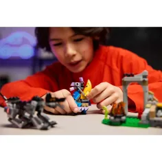 LEGO® Fortnite: Tabăra lui Peely și Sparkplug (77075) imaginea 7