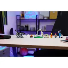 LEGO® Fortnite: Tabăra lui Peely și Sparkplug (77075) imaginea 8