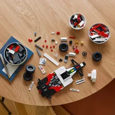 LEGO® Icons: McLaren MP4/4 și Ayrton Senna (10330) imaginea 6