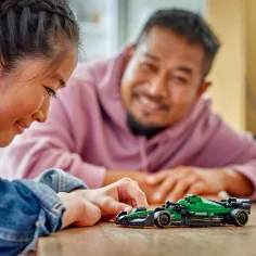 LEGO® Speed Champions: Mașina de curse Aston Martin Aramco F1® AMR24 (77245) imaginea 4