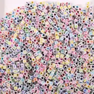 PlayBox: Mărgele colorate, cu litere și numere, 1500 bucăți de 6mm, care pot fi fierte.