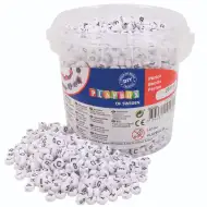 PlayBox: Set de mărgele cu litere în cutie, negru și alb, 2500 de bucăți.