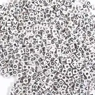 PlayBox: Set de mărgele negru-alb cu litere, 300 de bucăți