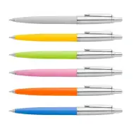 ICO: Polo pixuri în diferite culori