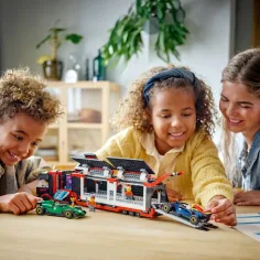 LEGO® City: Camion F1® cu mașinile RB20 și AMR24 F1® (60445) imaginea 4