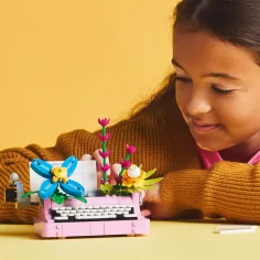 LEGO® Creator: Mașină de scris cu flori (31169) imaginea 3
