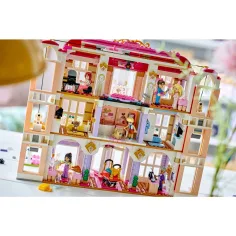 LEGO® Friends: Grand Hotel din Heartlake City (42704) imaginea 8
