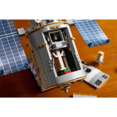 LEGO® Icons: Telescopul spațial Hubble (11383) imaginea 16
