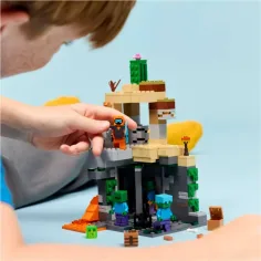 LEGO® Minecraft: Zombicazmă (21587) imaginea 5