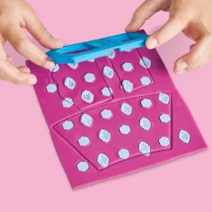 Play-Doh: Barbie Bijuterii strălucitoare și set de plastilină cu panglici cu păpușa – Hasbro imaginea 3