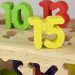 Beilaluna: Sortator de forme din lemn cu numere pentru carucior