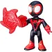 Póki și prietenii săi minunați: Figurină de joc Miles Morales cu accesoriu - Hasbro
