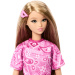 Barbie: Fashionista prietene păpușă la modă cu rochie roz cu model de eșarfă - Mattel